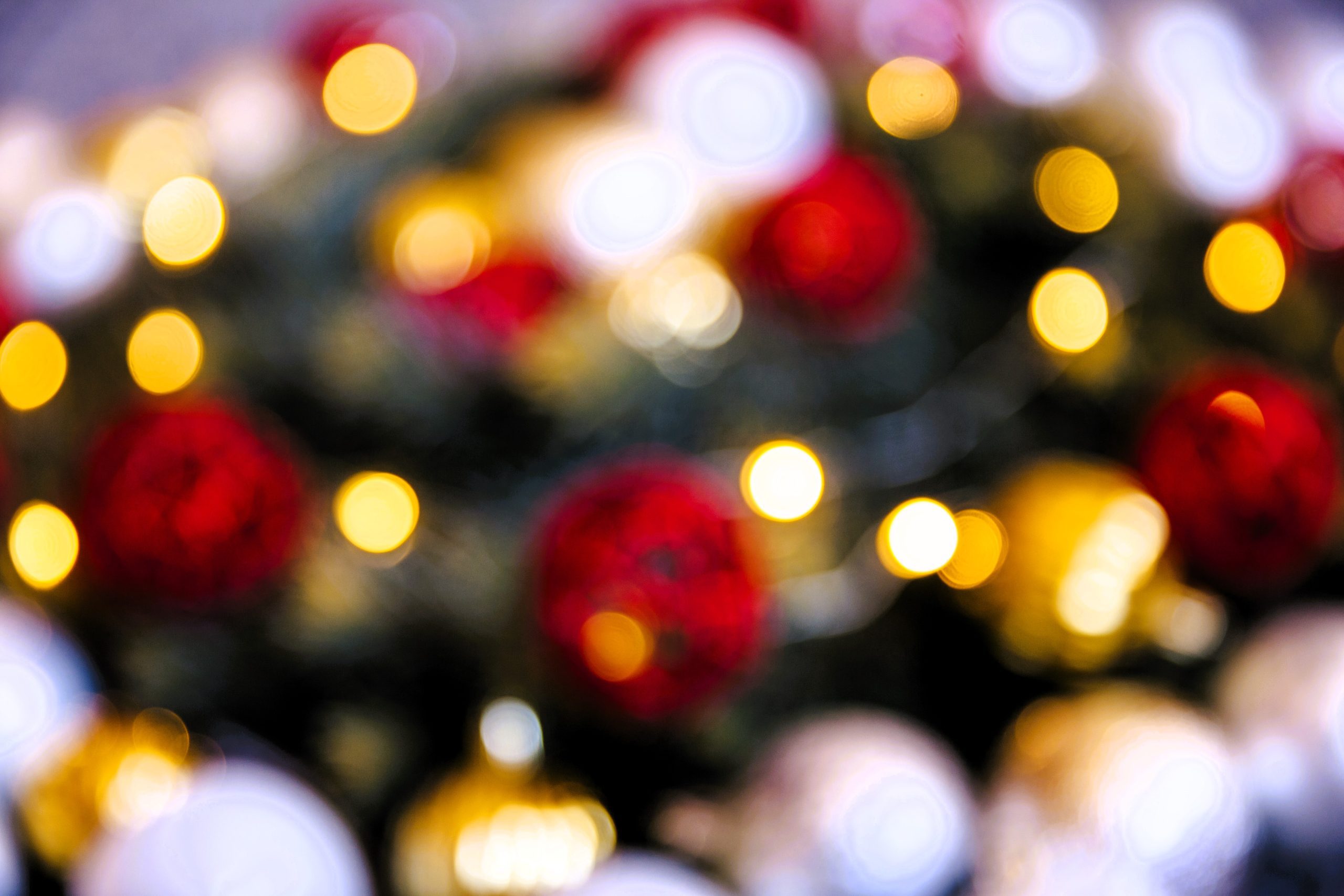 blurred-christmas-background-with-balls blurred-christmas-background-with-balls