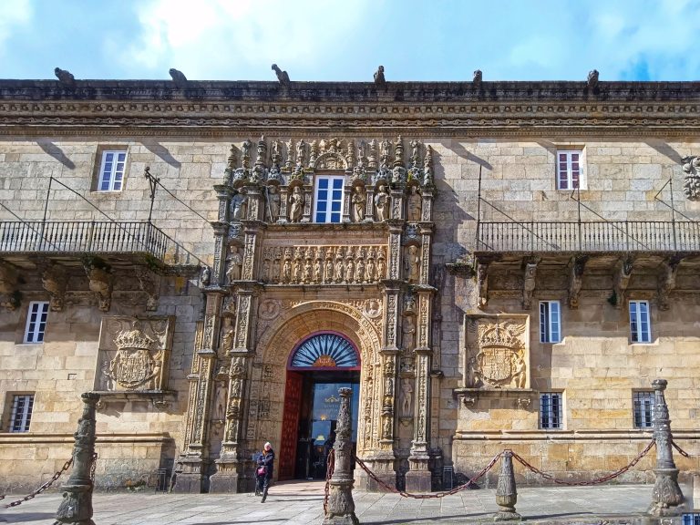 fachada parador De Santiago