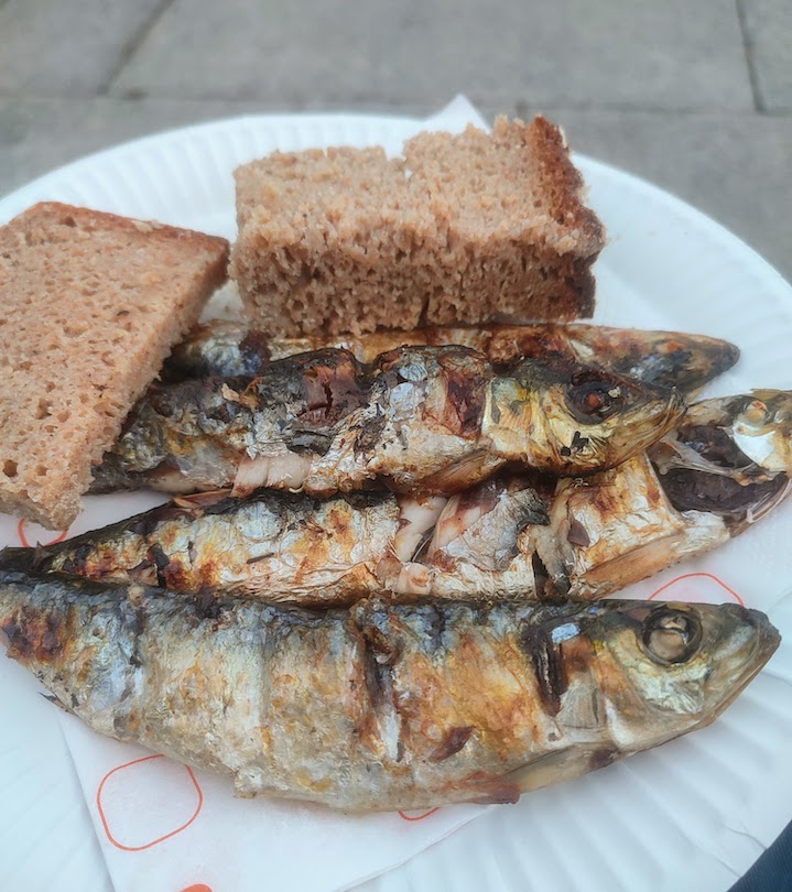 plate with sardines and corn bread